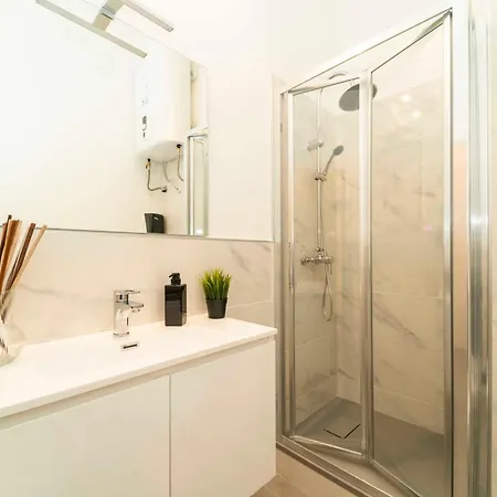 2 Homely - 50 Mt Dalle Molinette, 300 Mt Da Metro Spezia, 1k M Da Lingotto Fiere * Turin